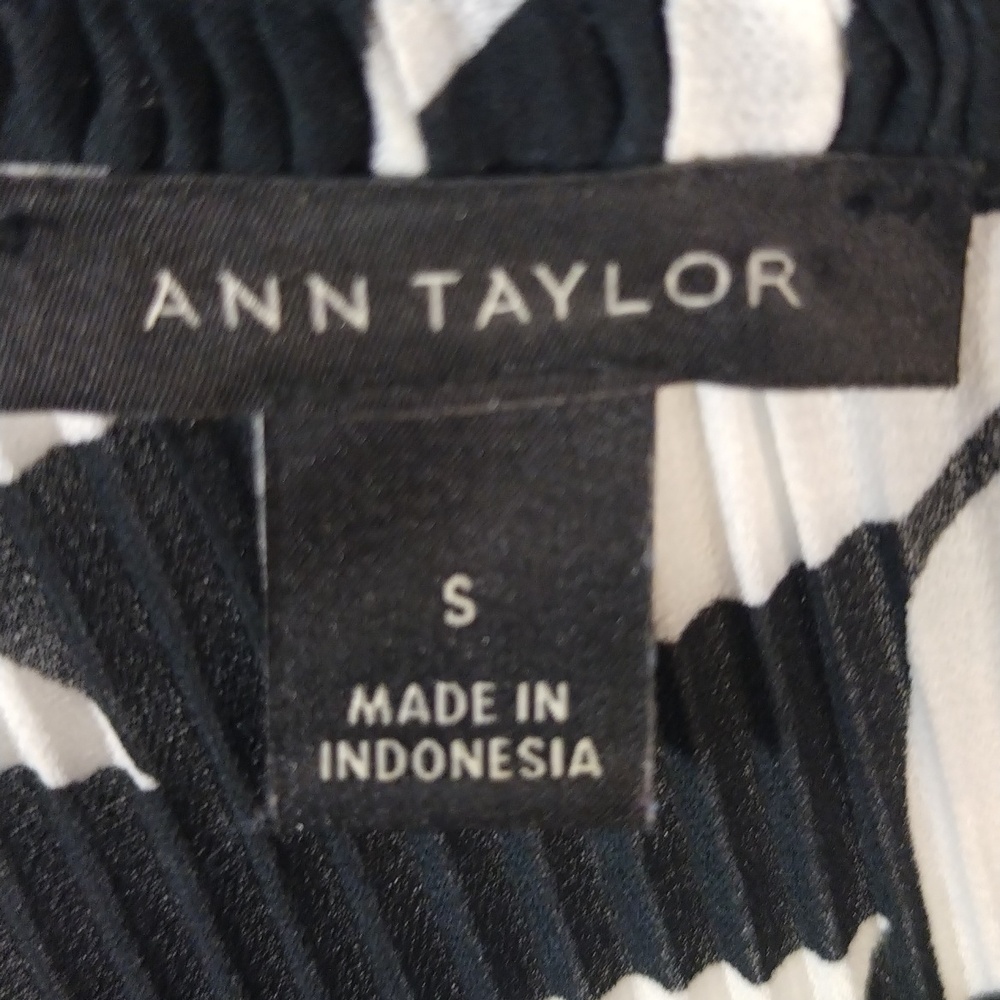 Ann Taylor Ruffled Top - Picture 9 of 11